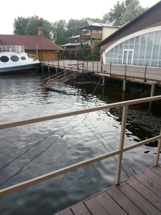 Hutor Hotel Dnipro Eksteriør billede